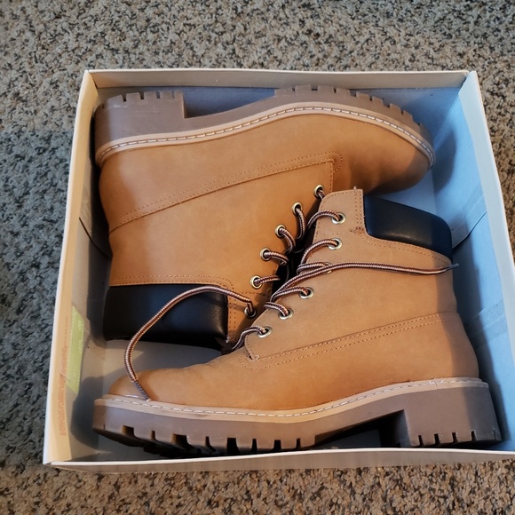 Footwear - Picture 2 of 3